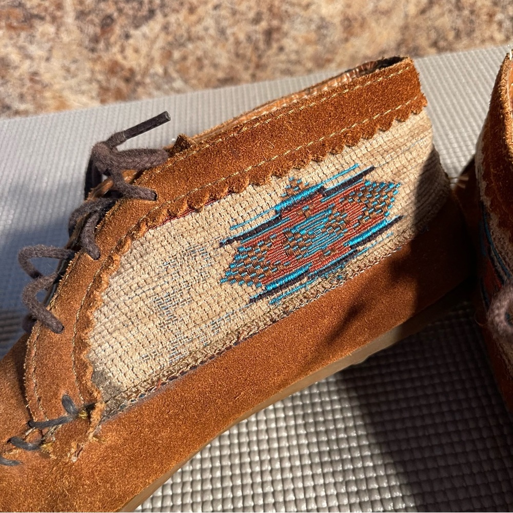 Minnetonka Lace Up Ankle Moccasins Aztec Design - Picture 5 of 10
